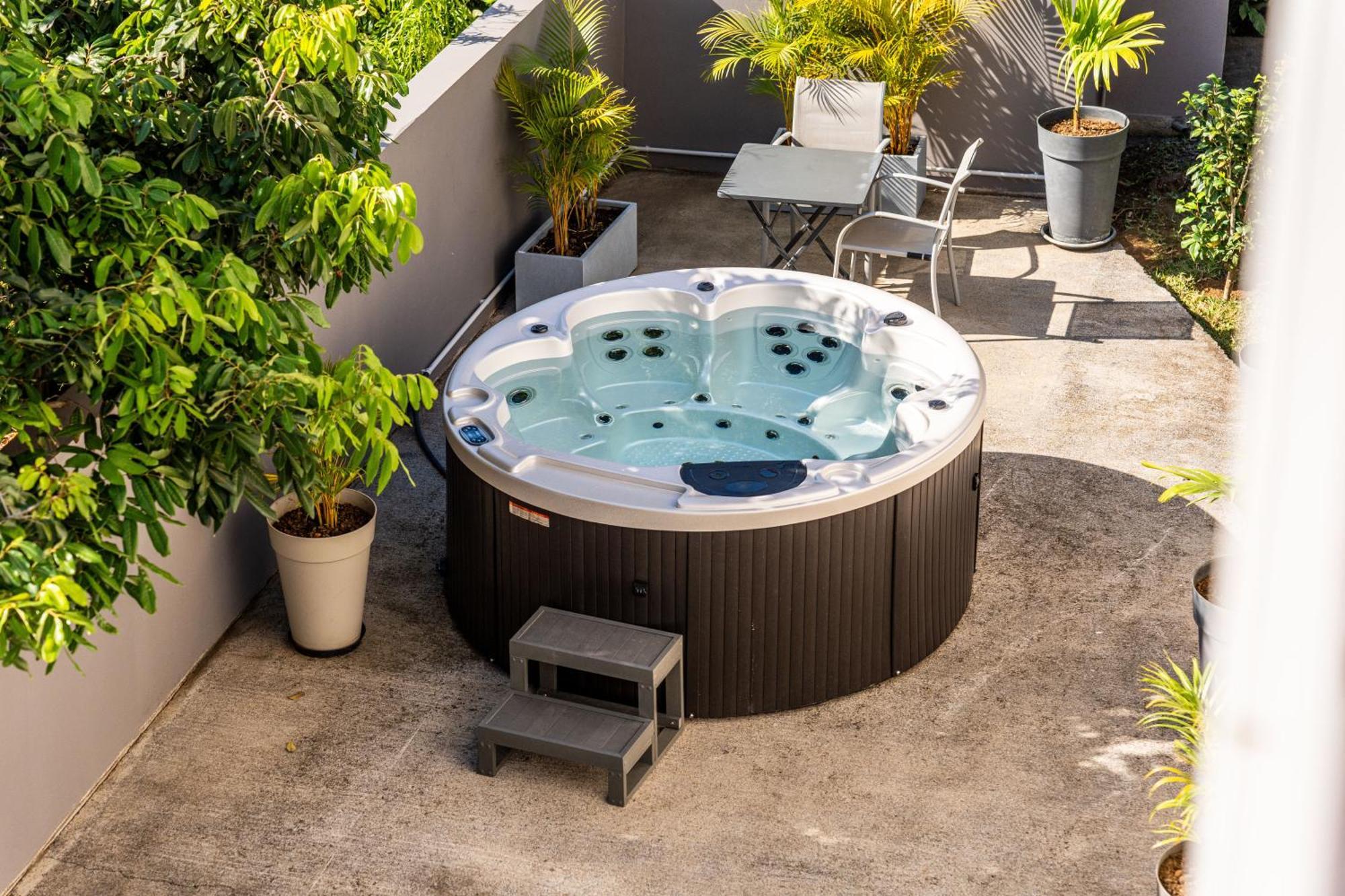 Villa Et Grand Jacuzzi Six Personnes, En Pleine Nature Saint-Joseph Exterior photo
